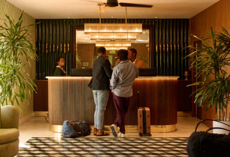 Türkiye’ye gelen 10 turistten 3’ü otelde kalmıyor