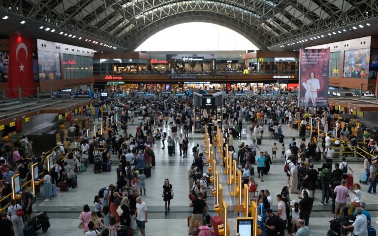 Sabiha Gökçen Havalimanı 44 milyon yolcu ile rekor kırdı