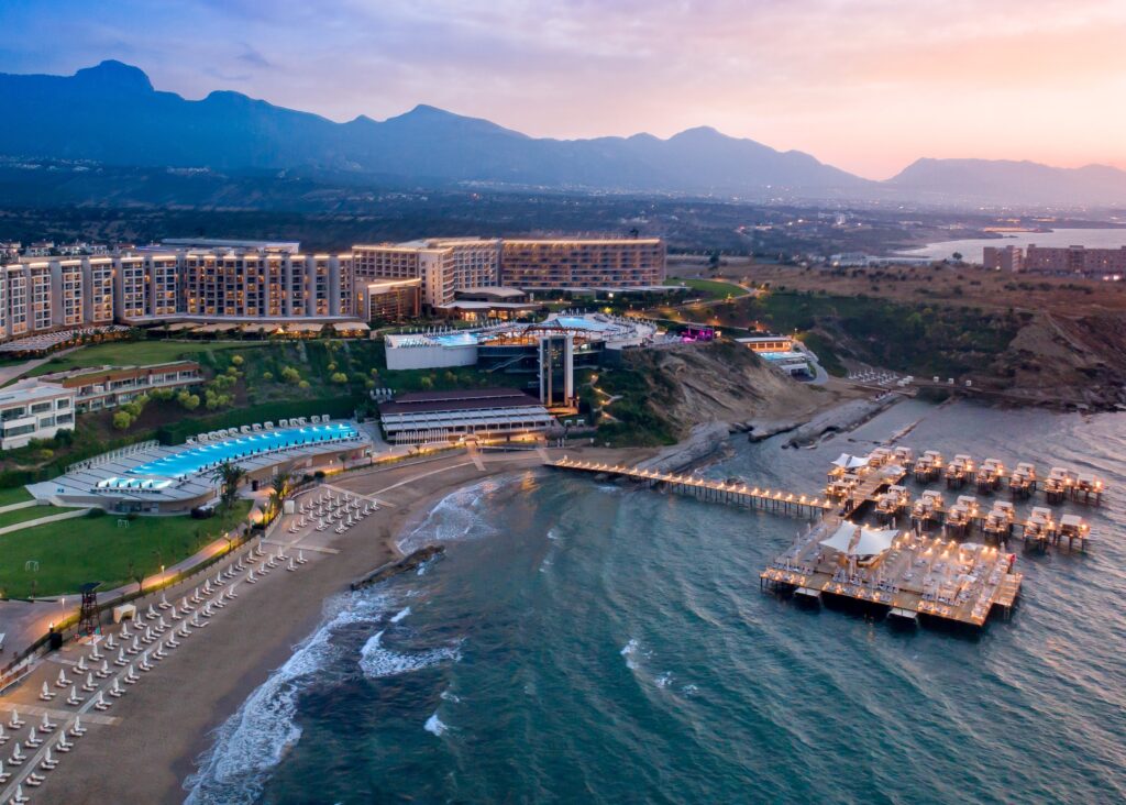 Elexus Hotel bayramda sahnesini yıldızlara açıyor