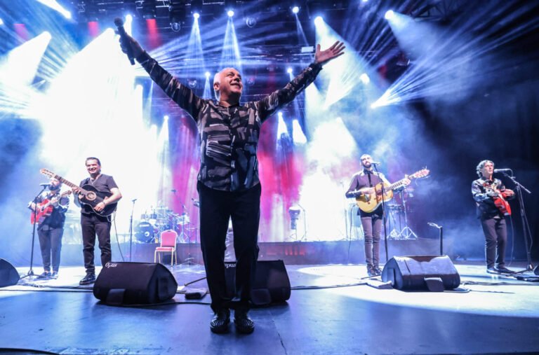 Gipsy Kings ve ASH rüzgarı Anda Barut Collection'da