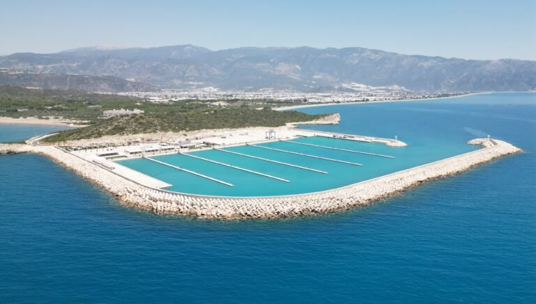 Demre Marina Akdeniz’in parlayan yıldızı olacak