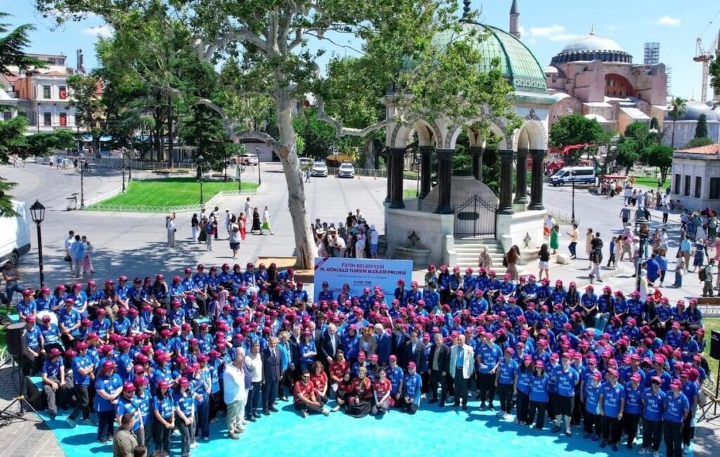 Fatih Belediyesi ile 400 gönüllü genç turizm için elele