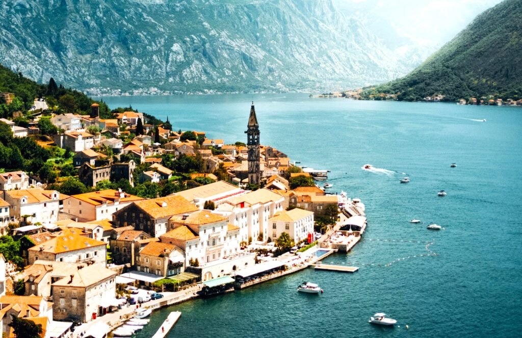 Karadağ Türk vatandaşlarına vize zorunluluğu getiriyor