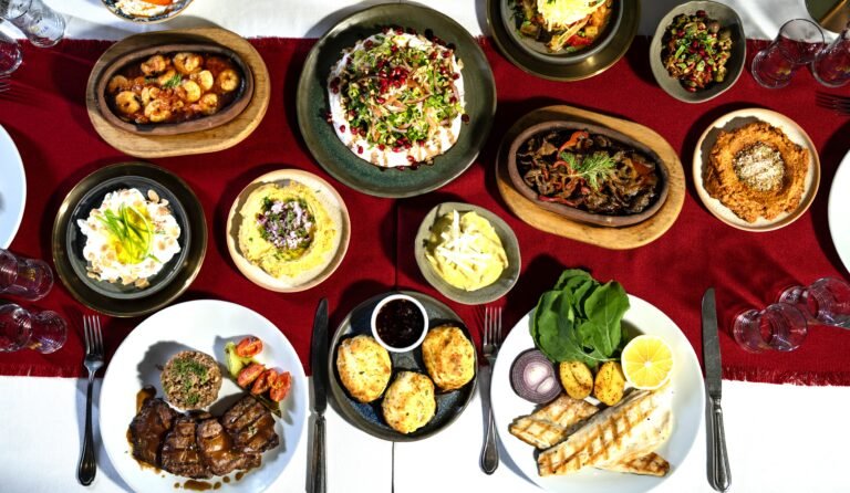 Meze ve muhabbet Buselik Meyhane yeni yıl sofrasında