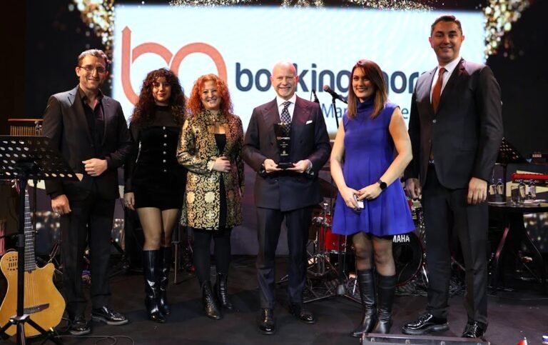 BookingAgora Emirates'ten 'En Yüksek Satış' ödülü aldı