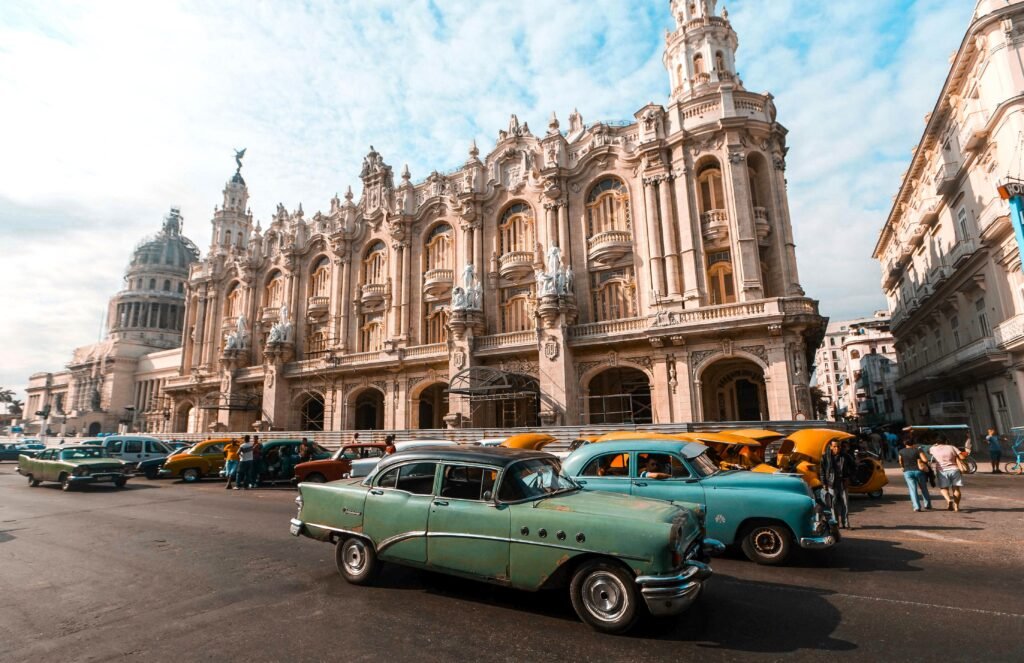 Yakıt krizi Küba turizmini vurdu: Oteller kapanıyor
