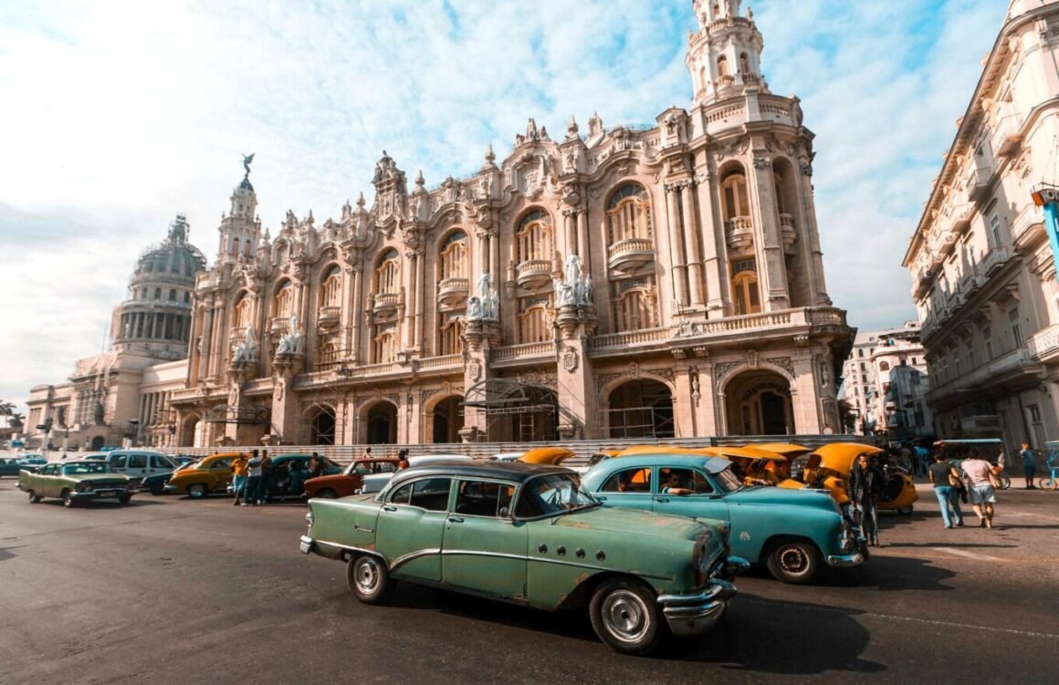 Yakıt krizi Küba turizmini vurdu: Oteller kapanıyor