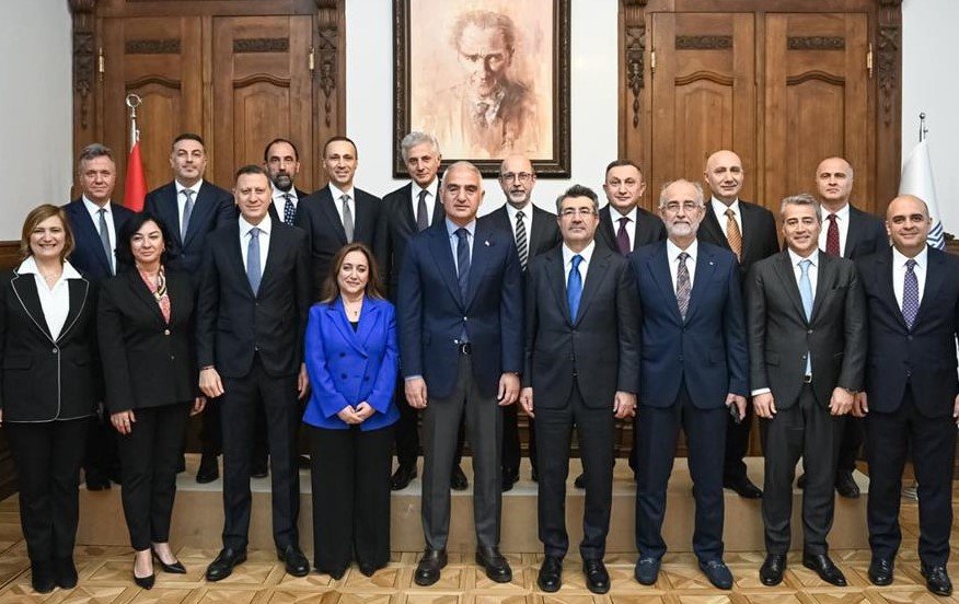 Bakan Ersoy Bankalar Birliği ile bir araya geldi