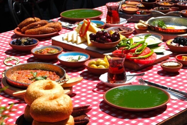 Anadolu lezzetleri Ethem Efendi Kahvaltı sofrasında