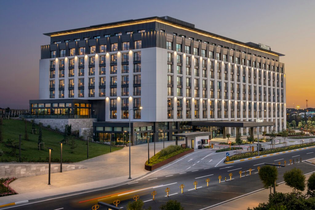 100. Hilton oteli İstanbul Havalimanı'nda açıldı