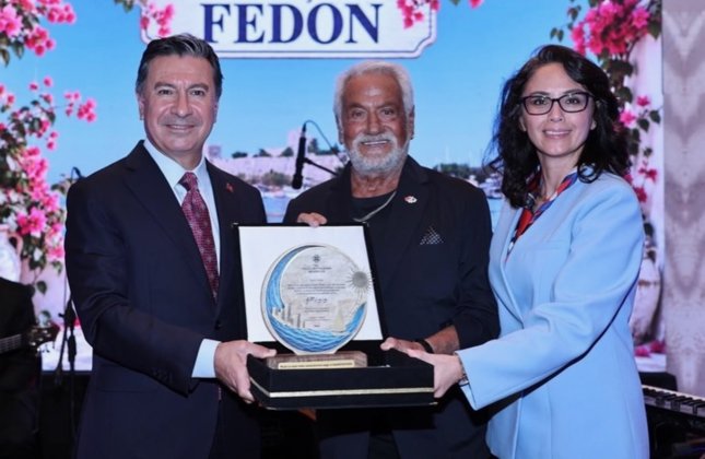 Bodrum sevdalısı şarkıcı Fedon fahri turizm elçisi oldu