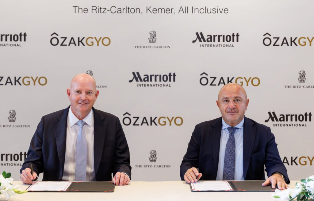 The Ritz-Carlton Kemer All-Inclusive için imzalar atıldı